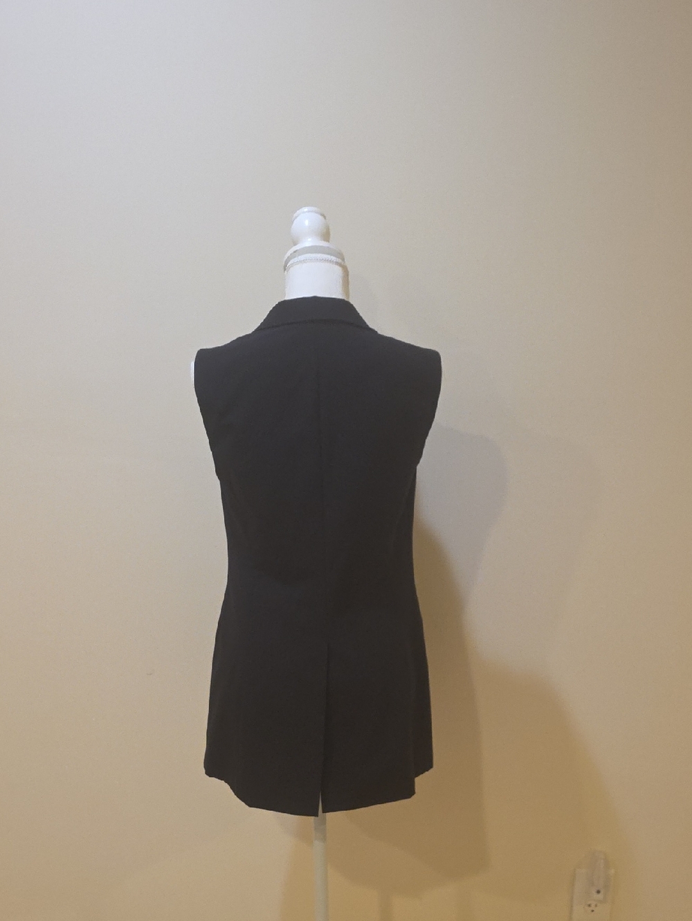 Worthington Black Sleeveless Tailored Vest with Zip Pockets - Picture 7 of 13